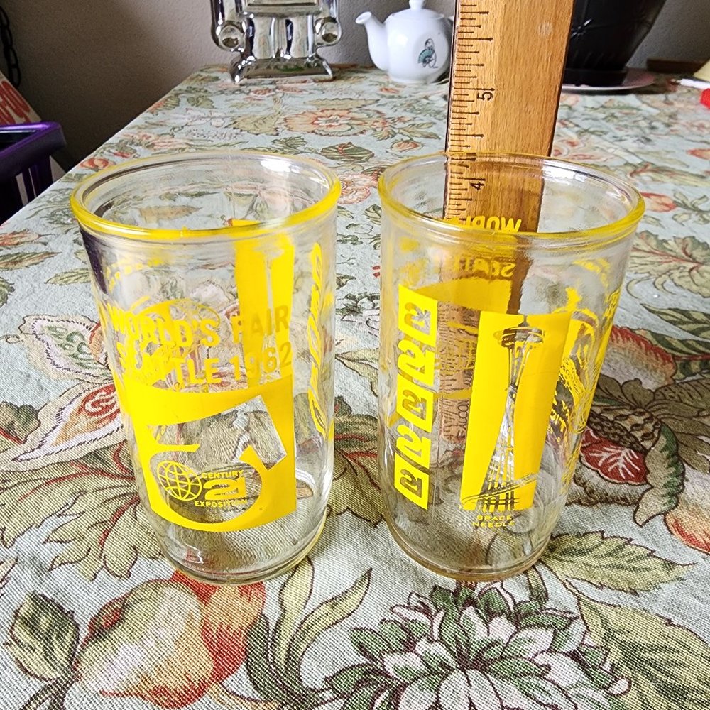 Vintage Seattle Worlds Fair Yellow Drinking Glass  (2) Century 21 Exposition 62